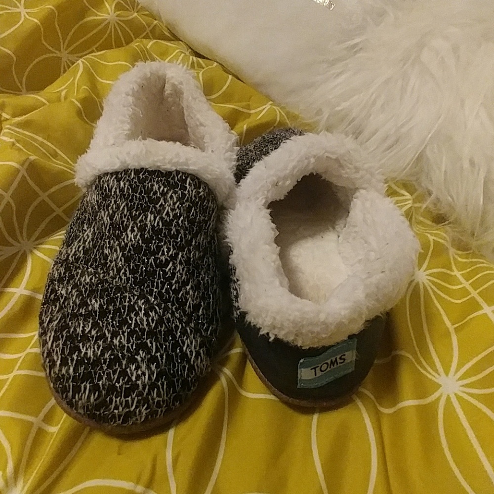 Toms slippers
